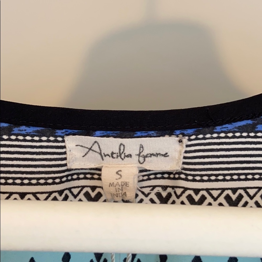 Flowy Aztec Blouse - Picture 2 of 3